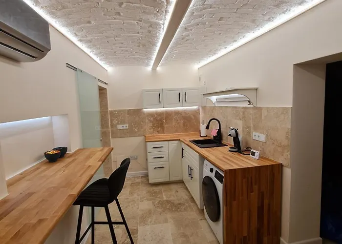 Historical Ultracentral Daire Kaloşvar